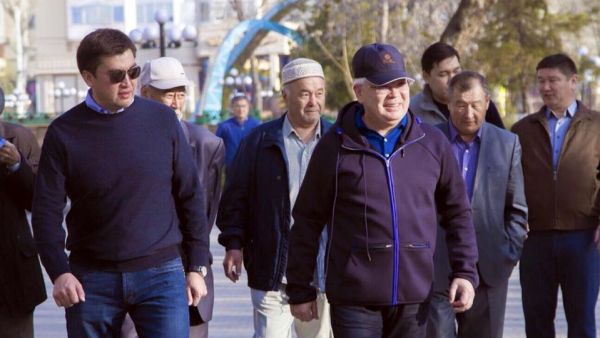 Мужской субботник к 8 марта провели акимы ЮКО и Шымкента