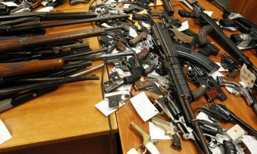 Жители ЮКО могут продать оружие и боеприпасы государству. Цена.